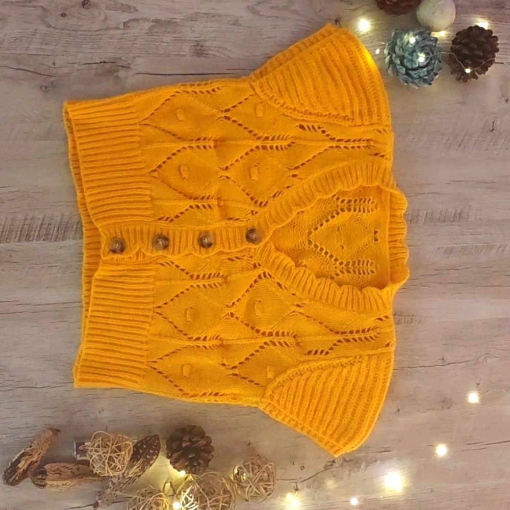 yellow crochet shirt, three buttons, ideal for the cold large size